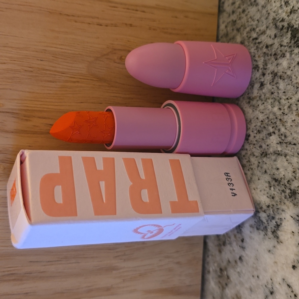 Jeffree Star Velvet Trap Lipstick - Prick